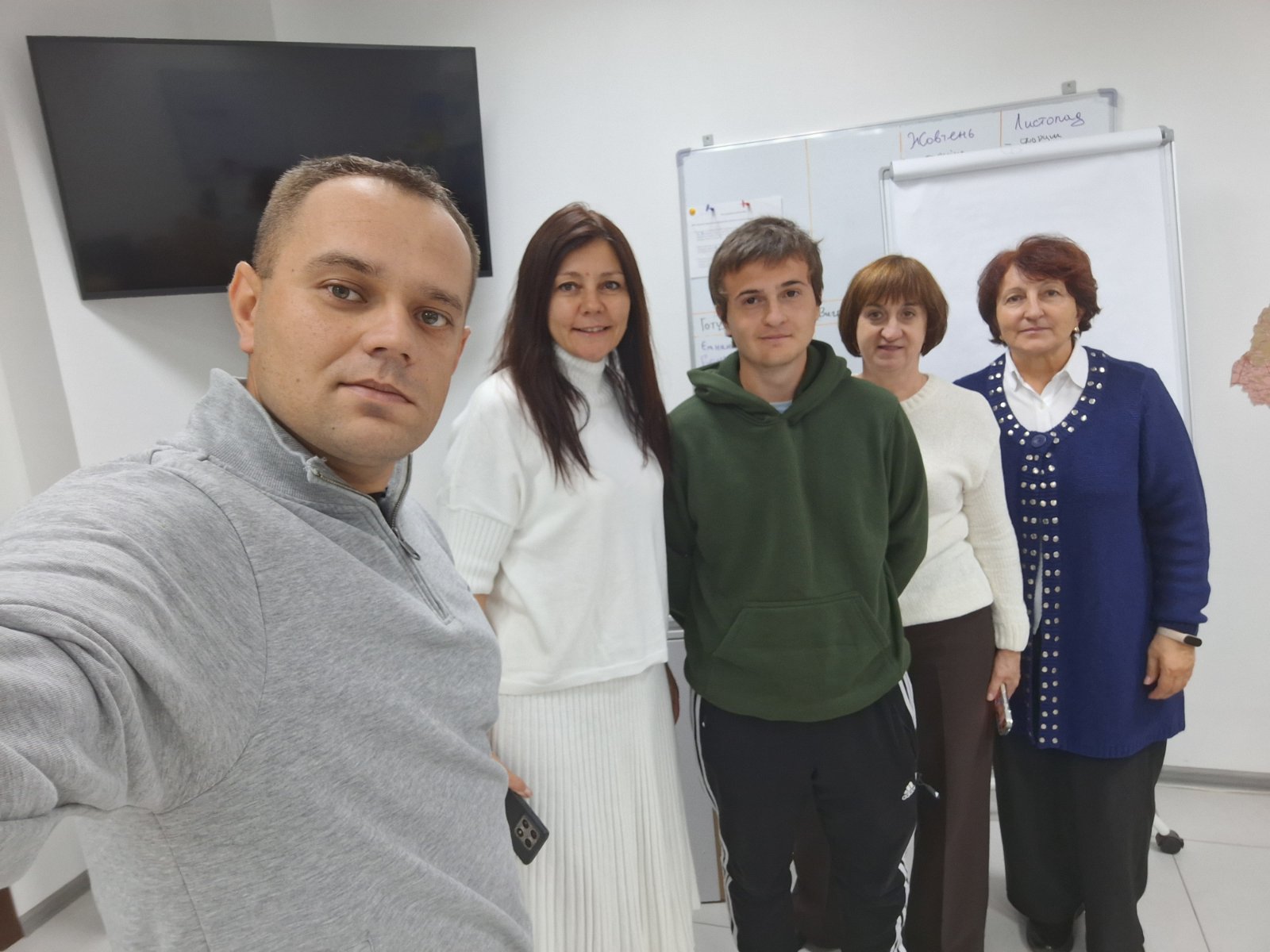 Викладачі-методисти разом із здобувачем А.Фризом та стейкголдером п.Сергієм